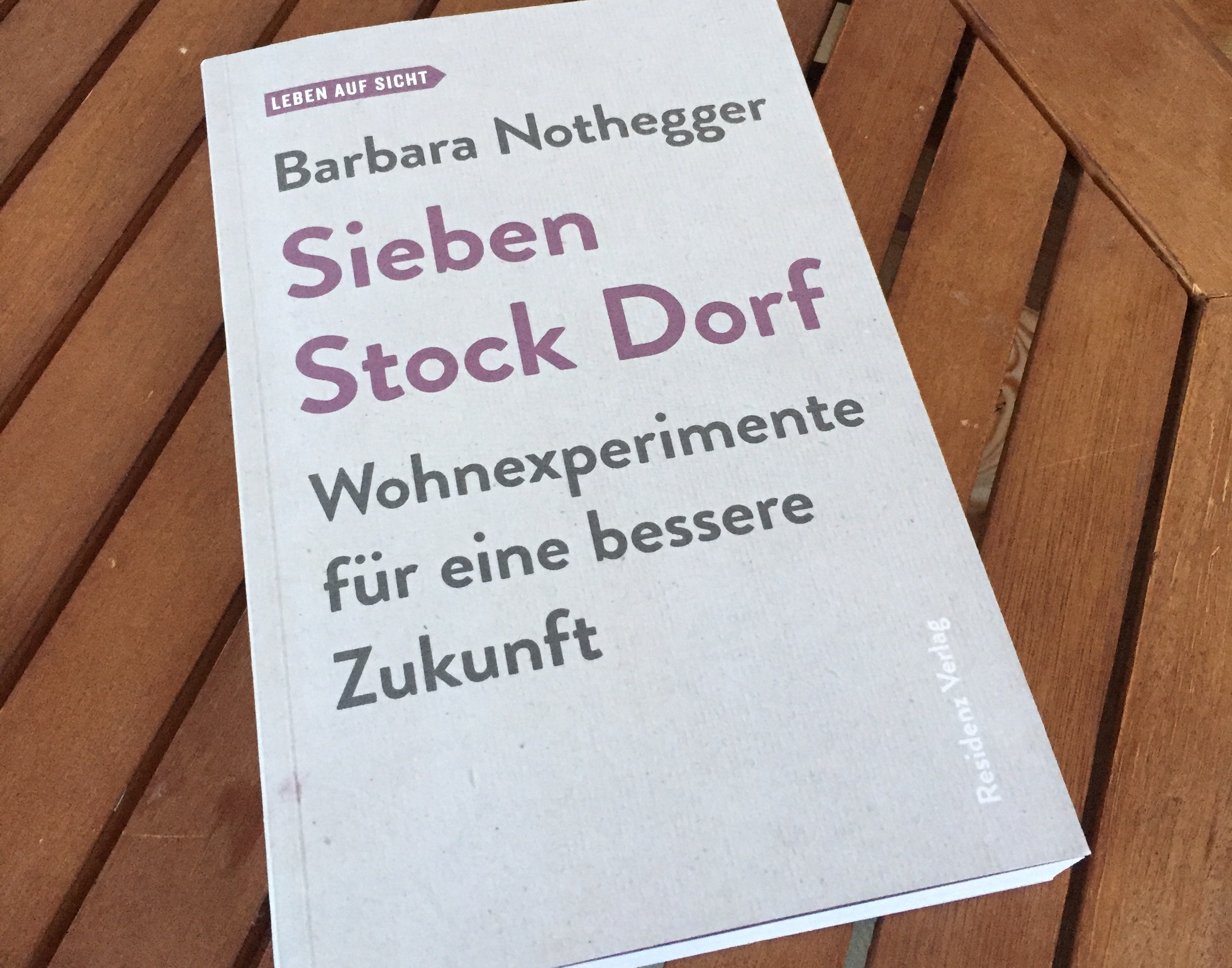 Read more about the article Hausgeplauder :: Siebenstockdorf – ein Buch über unser Haus. Mit Verlosung!